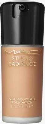 MAC Cosmetics M.A.C. Studio Rad Serum Pow Fond de Teint NW40 (Nr. NW40)