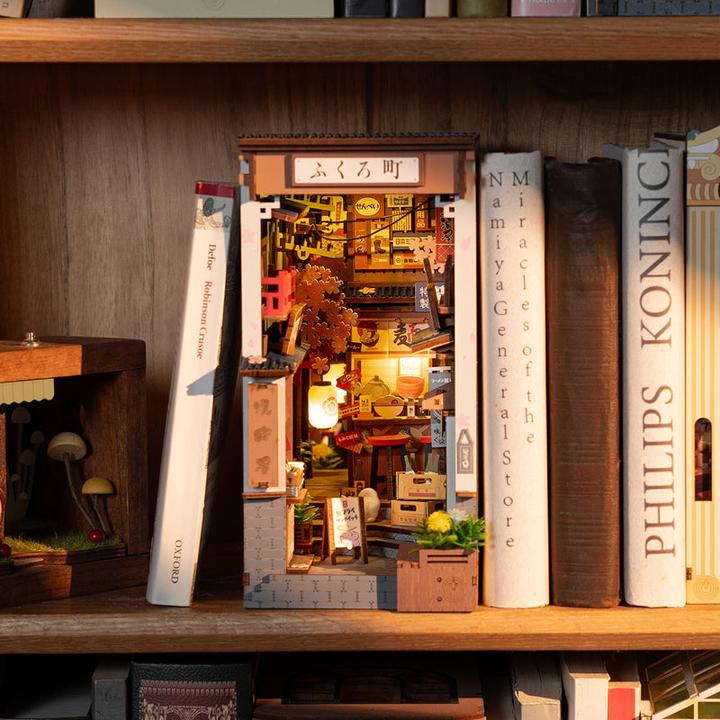 Actual product image Robotime Bausatz Sakura's Weinstrasse, Modell Art: Book Nook