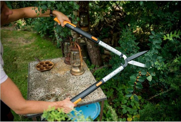 Actual product image Fiskars HS8 telescopic (Hedge trimmer)