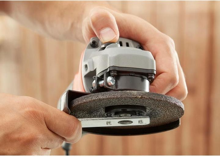 Actual product image Black & Decker BEG010 Angle grinder 12000 RPM (115 mm)