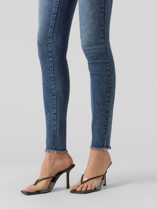 Actual product image Vero Moda VMSEVEN Slim Fit Mid Rise Jeans (XS)