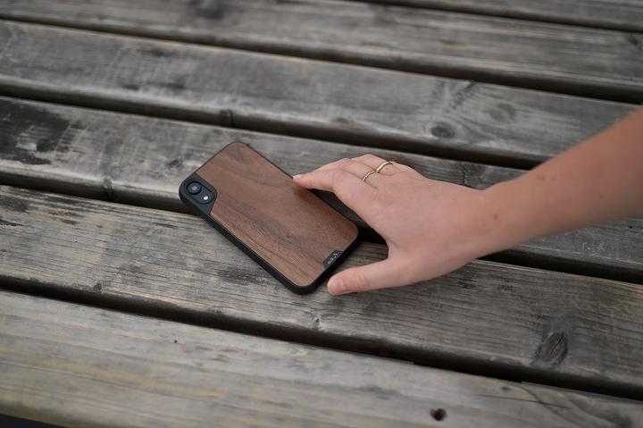 Actual product image Mous Limitless 2.0 Walnut (Apple iPhone XR)