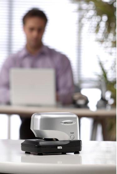 Image du produit Rexel Agrafeuse électrique Stella 30, argent-noir (30 feuilles)