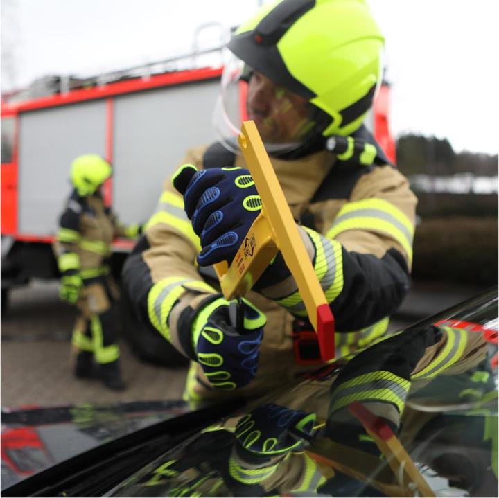 Actual product image Glas Italia Glass and rescue saw, 425 mm