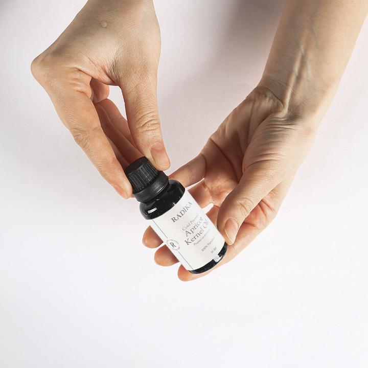Produktbild Radika Aprikosenkernöl, Kaltgepresst, 100% Rein, BIO, natürlich, 30 ml (Körperöl, 30 ml)