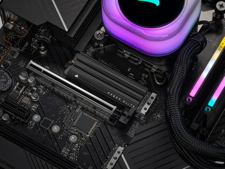 Produktbild Corsair MP600 ELITE 4TB NVMe PCIe M.2 SSD with heatsink (4000 GB, M.2 2280)