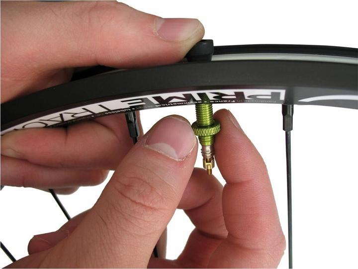 Actual product image VAR Tubeless Valve Al Gn 35mm 2-St Green, Pair