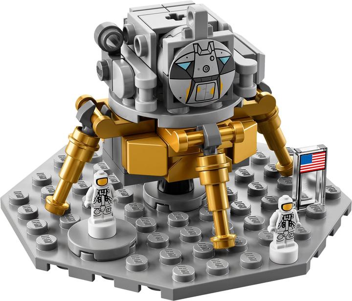 Image du produit LEGO NASA Apollo Saturn V (21309, LEGO Ideas, LEGO difficiles à trouver)