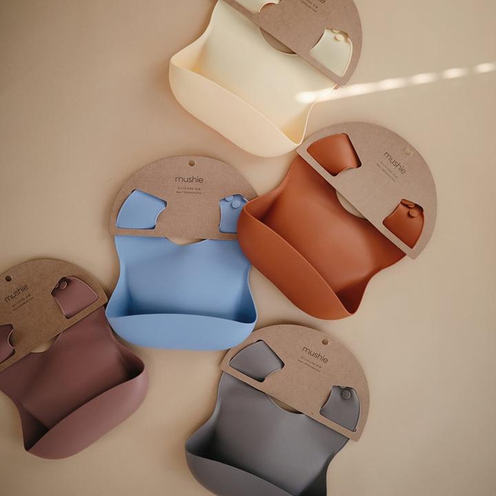 Produktbild Mushie Silikon Lätzchen Dove Grey