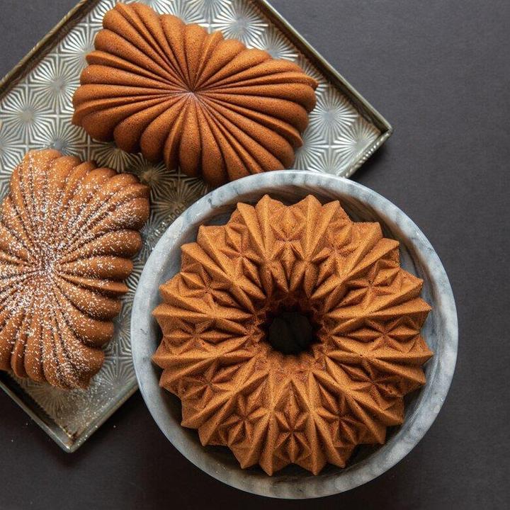 Immagine prodotto Nordic Ware - Teglia da forno Magnolia Bundt (25.10 cm)