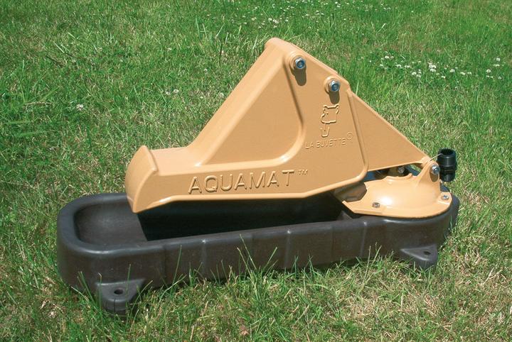 Actual product image Magni Kerbl Aquamat II pasture pump for dairy cows