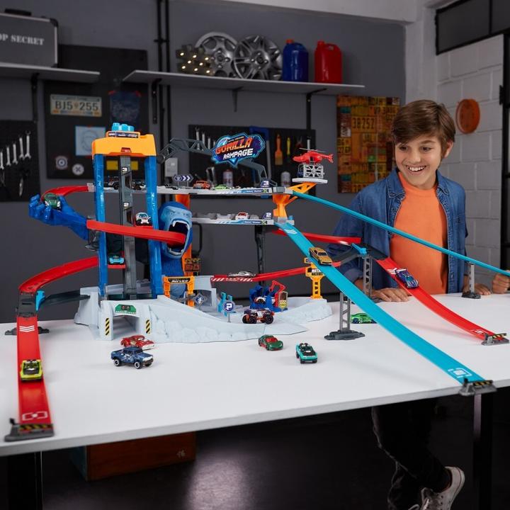 Actual product image Zuru Gorilla Attack Garage