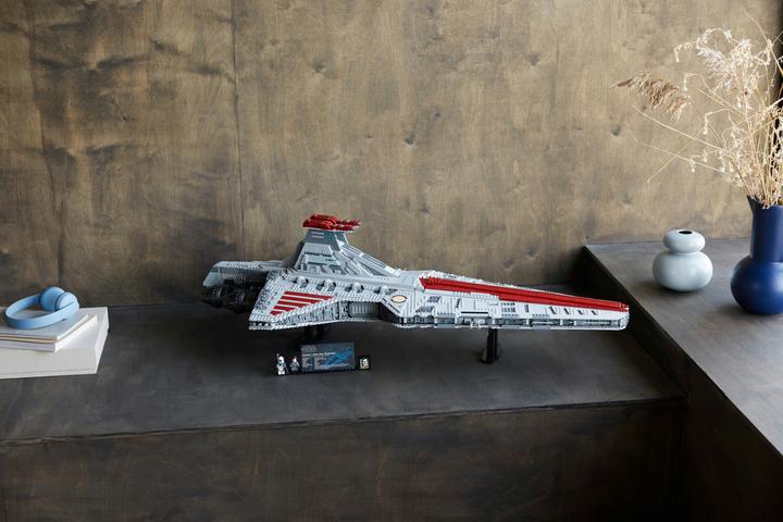Actual product image LEGO UCS Venator-class Republic Attack Cruiser (75367, LEGO Star Wars, LEGO Rare Sets)
