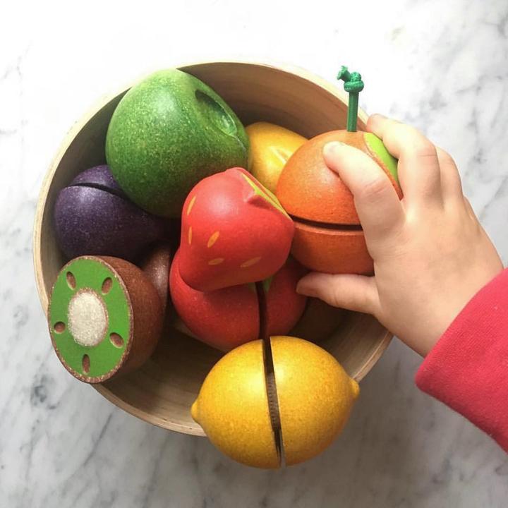 Produktbild Plantoys Früchte-Set auf Schneidbrett