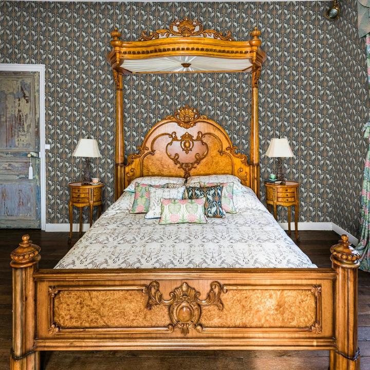 Actual product image The Chateau Nouveau Heron Wallpaper (53.5 x 978.5 cm)