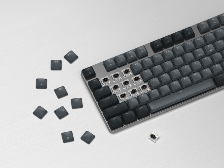 Actual product image Satechi SM3 Slim Mechanical Backlit BT Keyboard Dark German (DE, Wireless)