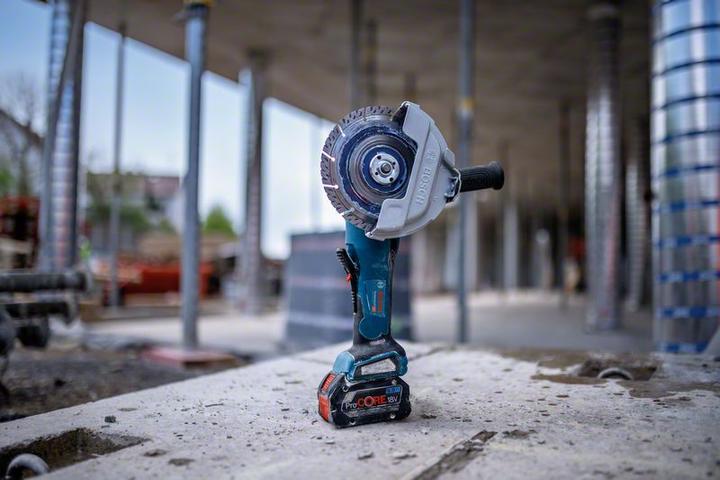 Image du produit Bosch Professional GWS 18V-180 P L-BOXX (180 mm)
