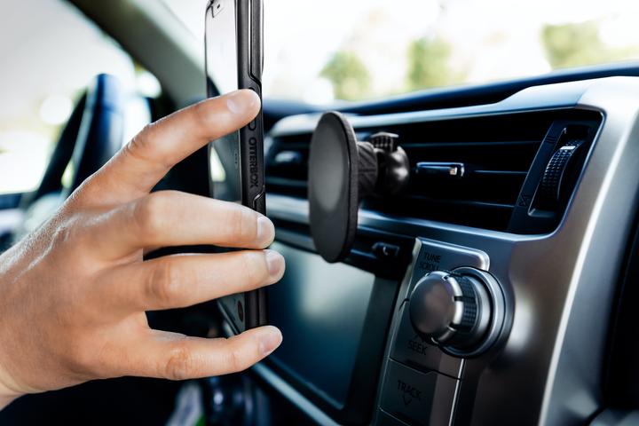 Actual product image OtterBox Car Vent Mount for MagSafe