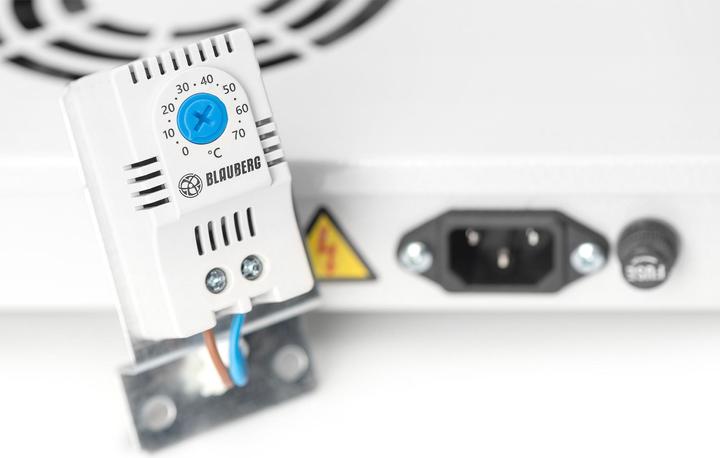 Produktbild Digitus Lüftereinheit zur variablen 483 mm (19")-Installation
