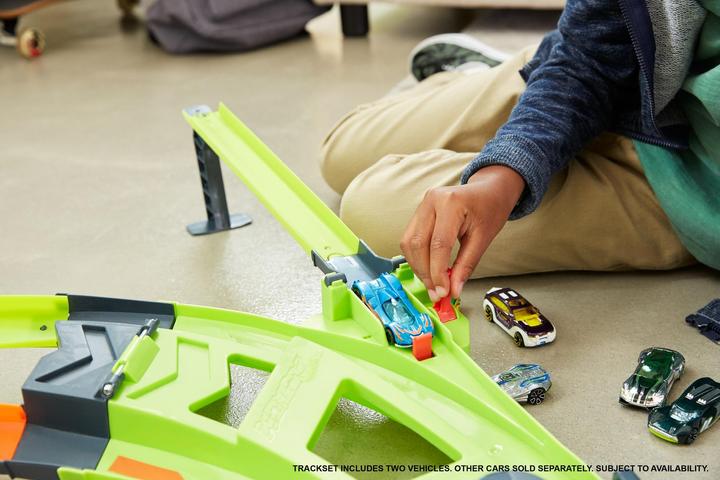 Actual product image Hot Wheels super-mega crash