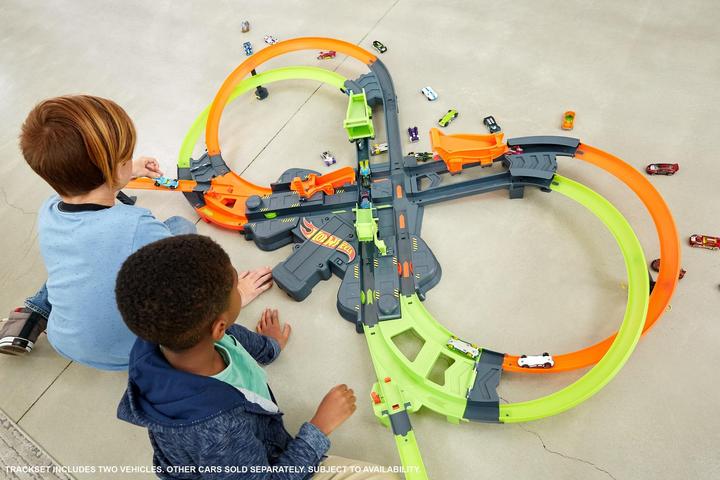 Actual product image Hot Wheels super-mega crash