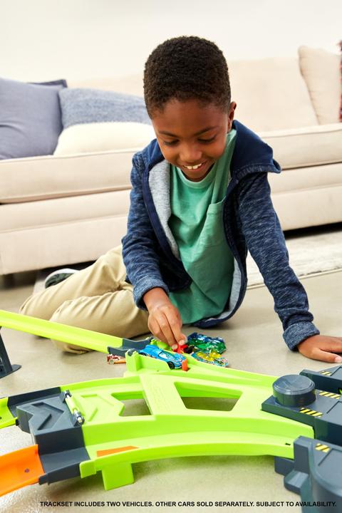 Actual product image Hot Wheels super-mega crash