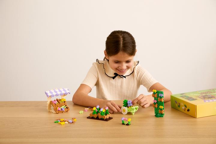 Actual product image Plus-Plus 600 Kreativ Bausteine Blumenladen