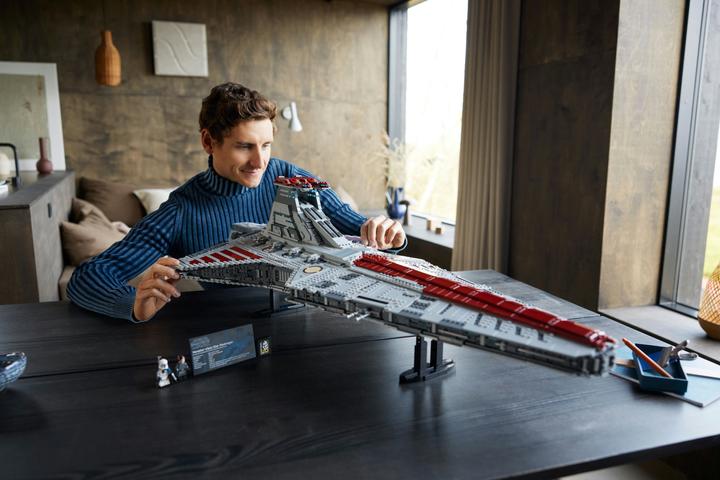 Actual product image LEGO UCS Venator-class Republic Attack Cruiser (75367, LEGO Star Wars, LEGO Rare Sets)
