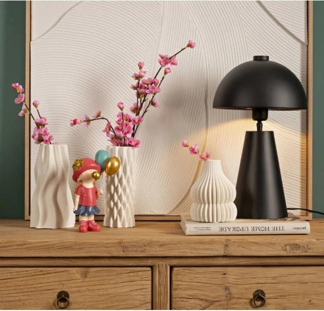 Image du produit CreaDiva Figur Mädchen mit Kaugummiblase und Luftballons Bunt