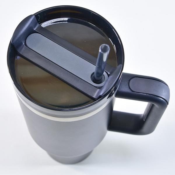 Immagine prodotto Kögler Tazza da caffè termica con manico in acciaio inox, con cannuccia, nera, 1200ml (1200 ml, 1 x)