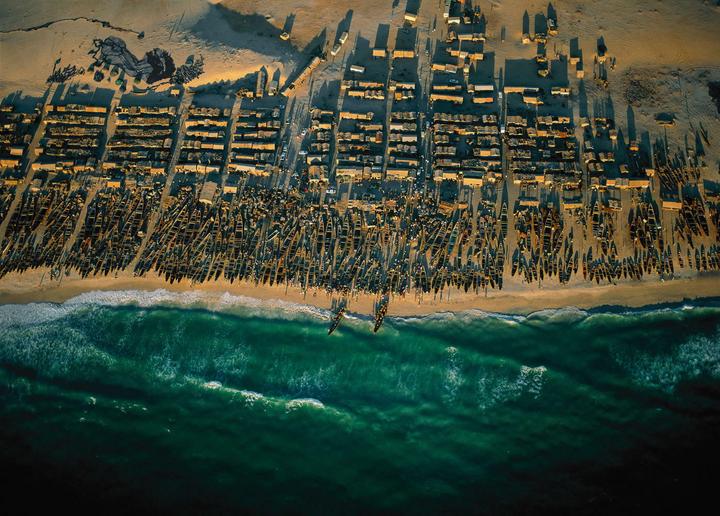 Actual product image Human Planet (German, George Steinmetz, 2020)