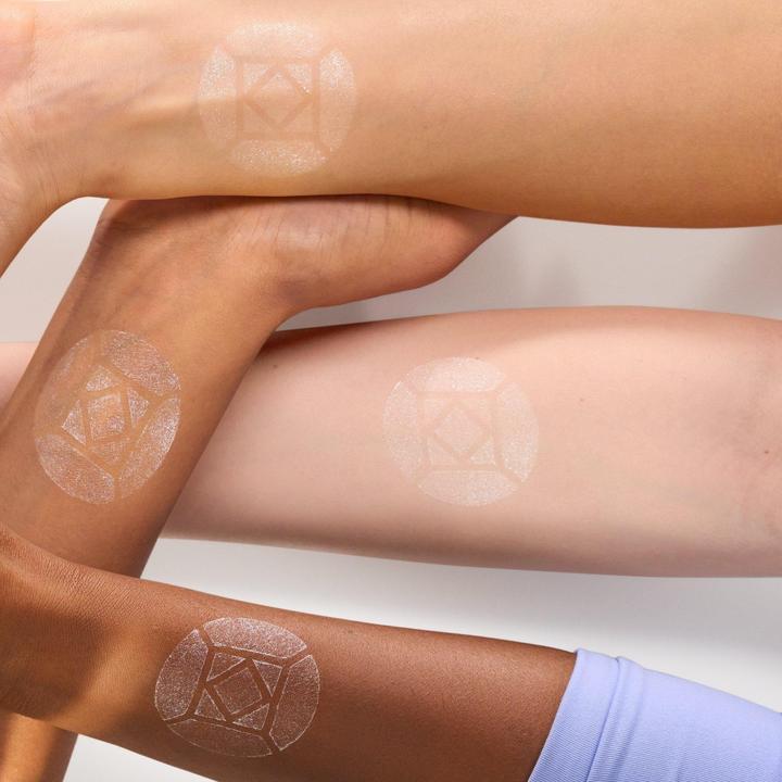 Produktbild essence BABY GOT DIAMOND highlighter stick (Silber, Highlighter, 5.40 g)