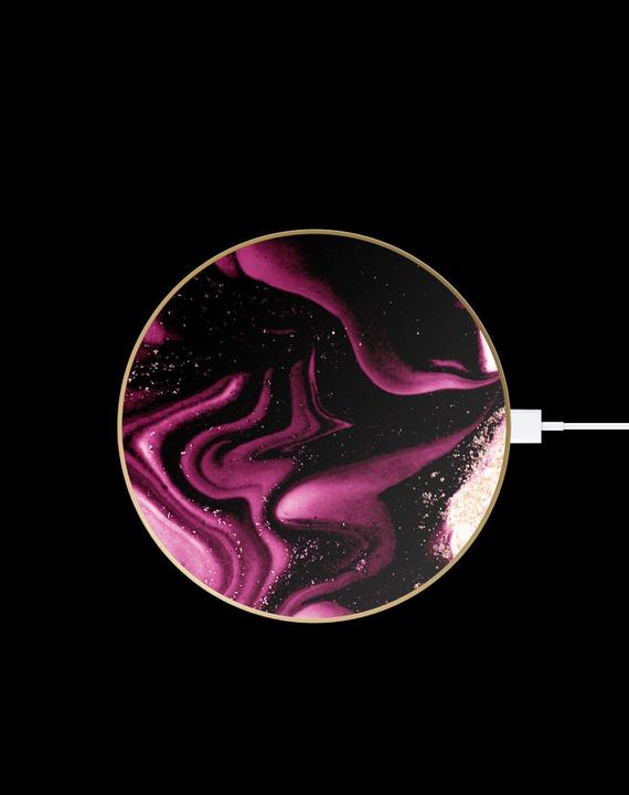 Actual product image iDeal Of Sweden Universal Charger Golden Ruby Marble (10 W)