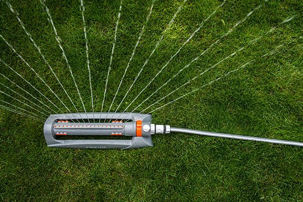 Immagine prodotto Bradas Irrigatore quadrato con slitta 18 ugelli 375 m² LINEA BIANCA (Irrigatore quadrato)