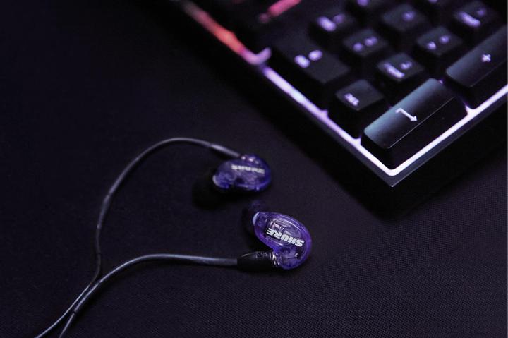 Produktbild Shure In-Ear-Kopfhörer SE215 Special Edition Uni – Violett (keine Geräuschunterdrückung, Kabelgebunden)
