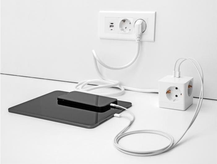 Actual product image Delock Socket outlet cube with 3-way extension cable with child safety lock (3 x, CEE 7/7, 1.50 m)