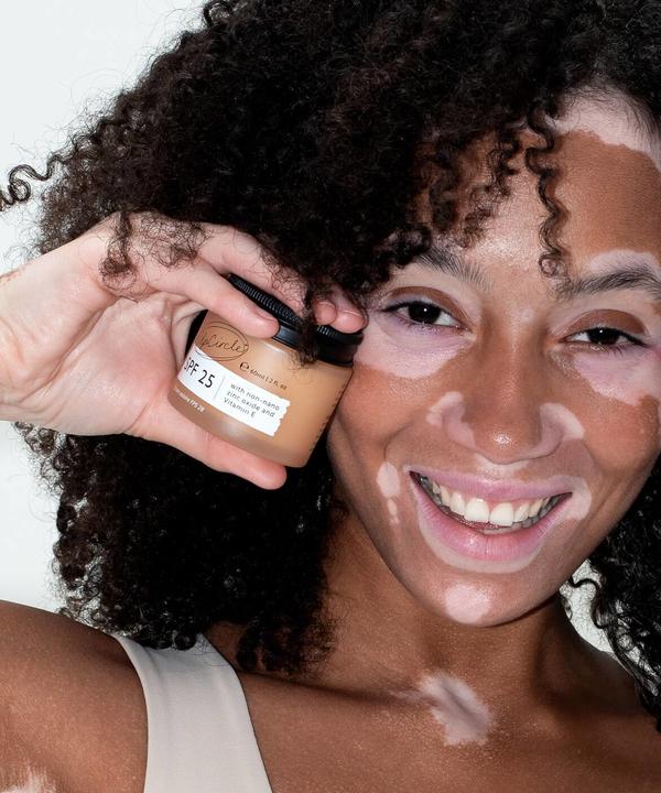 Actual product image UpCircle SPF 25 with Raspberry Seed Oil (Suntan cream, SPF 25, 60 ml, 60 g)