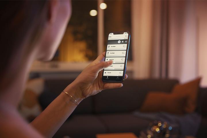 Produktbild Philips Hue White BT Starterset (E27, 9.50 W, 806 lm, 1 x, F)