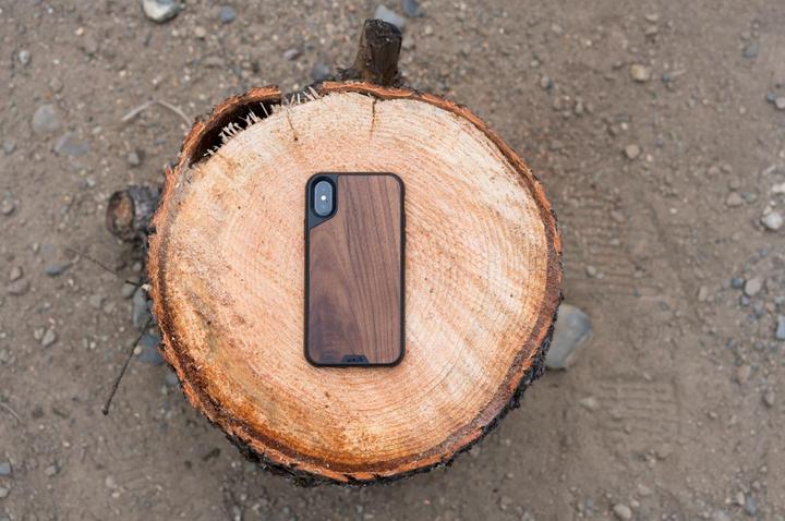 Actual product image Mous Limitless 2.0 Walnut (Apple iPhone XR)