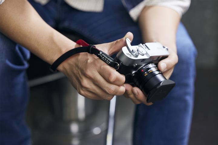 Produktbild Artisan & Artist ACAM-313A Braided Silk Cord Camera Hand Strap