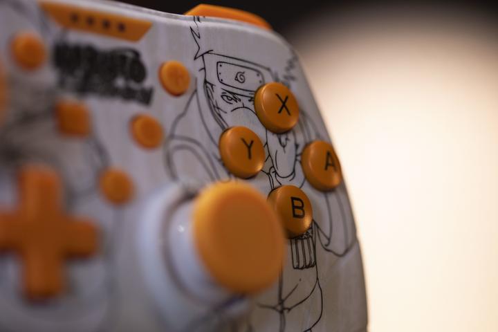 Produktbild Konix Naruto Gamepad (PC, Switch Lite, Switch)