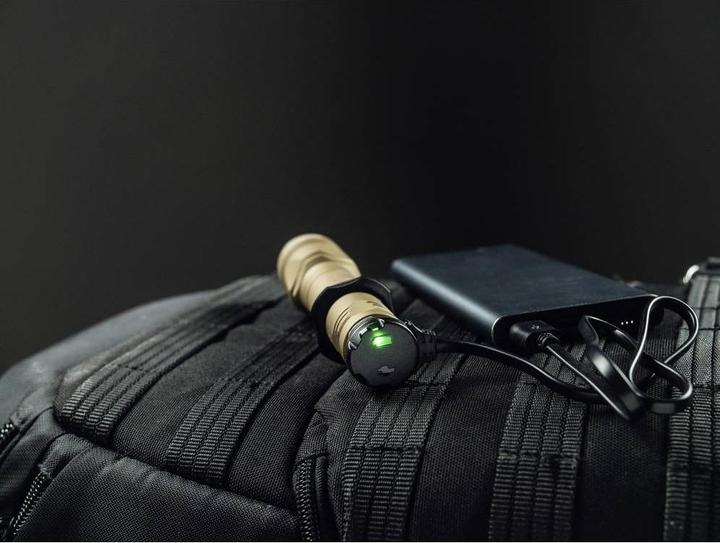 Image du produit ArmyTek Dobermann Pro Magnet USB Sand Warm LED lampe de poche avec dragonne, avec étui akkubetri (15 cm, 1400 lm)