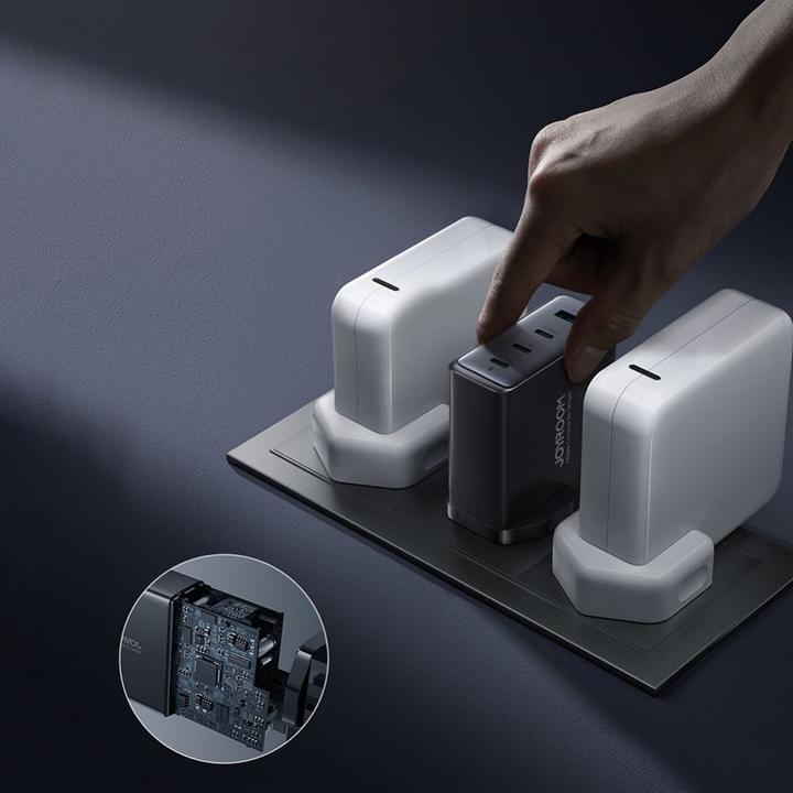 Produktbild Joyroom GaN-Ladegerät UK JR-TCG05UK 140 W 3x USB-C USB-A + USB-C / USB-C-Kabel 240 W 1,2 m (140 W)