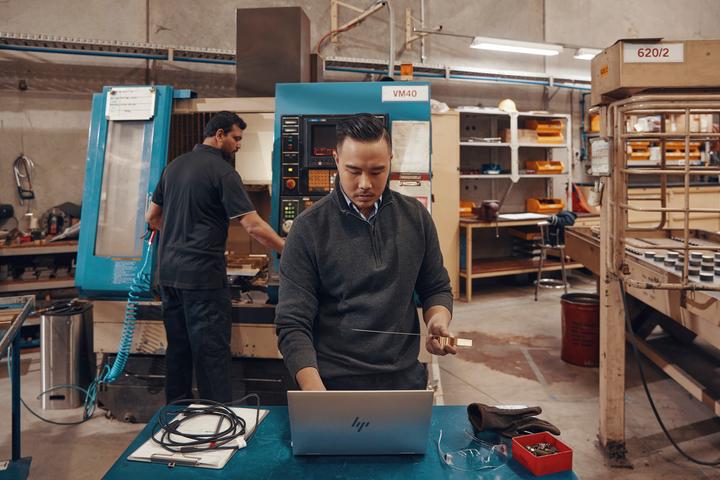Produktbild HP EliteBook x360 830 G10 (13.30", Intel Core i7-1355U, 32 GB, 1000 GB, DE)