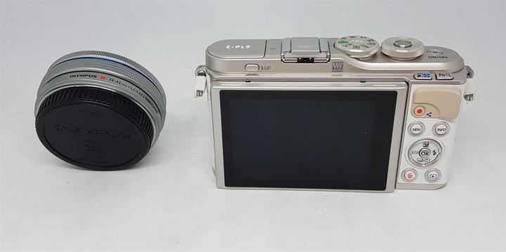 Actual product image Olympus PEN E-PL9 Kit (14 - 42 mm, 16.10 Mpx, Micro Four Thirds)