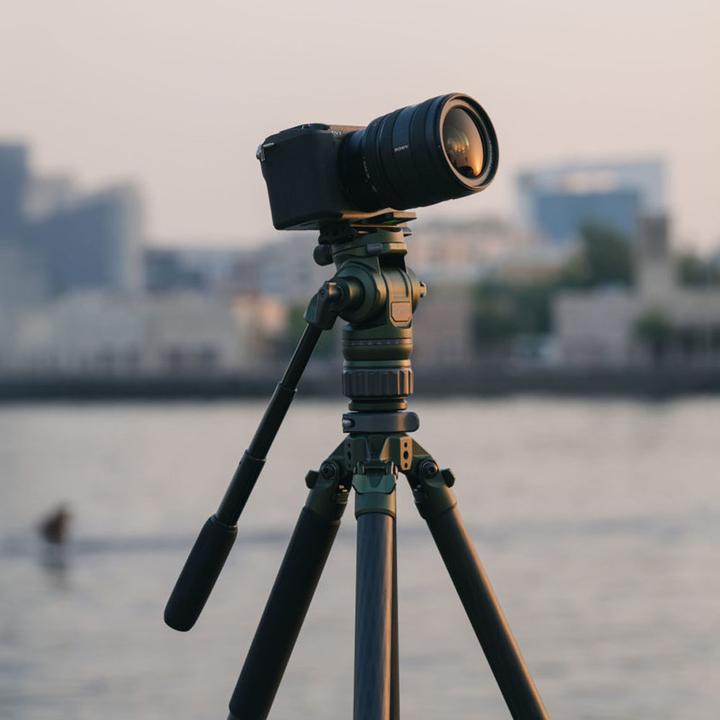 Actual product image Tilta VT05 Travel Video Fluid Head, 3-Stage Carbon Fibre Tripod (Carbon, Metal)
