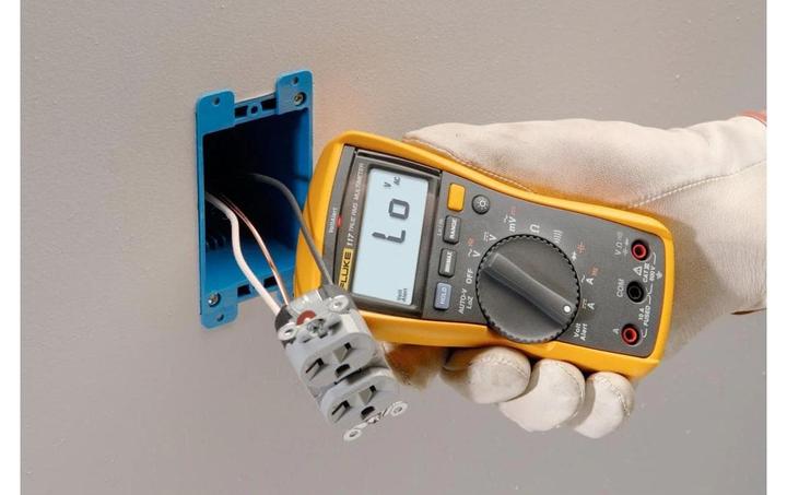 Actual product image Fluke 117 Multimeter (CAT III)