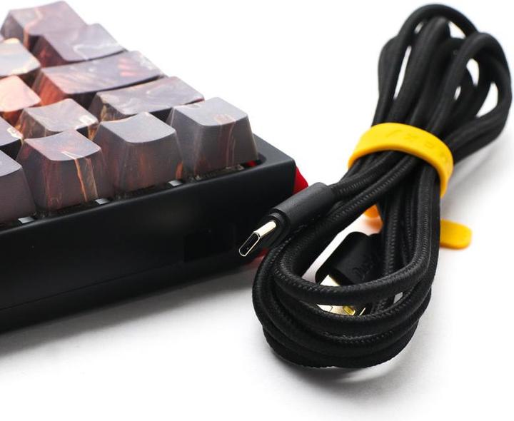 Image du produit Ducky x Doom One 3 SF Clavier de jeu, RGB LED - MX-Silent-Red (DE, Filaire)