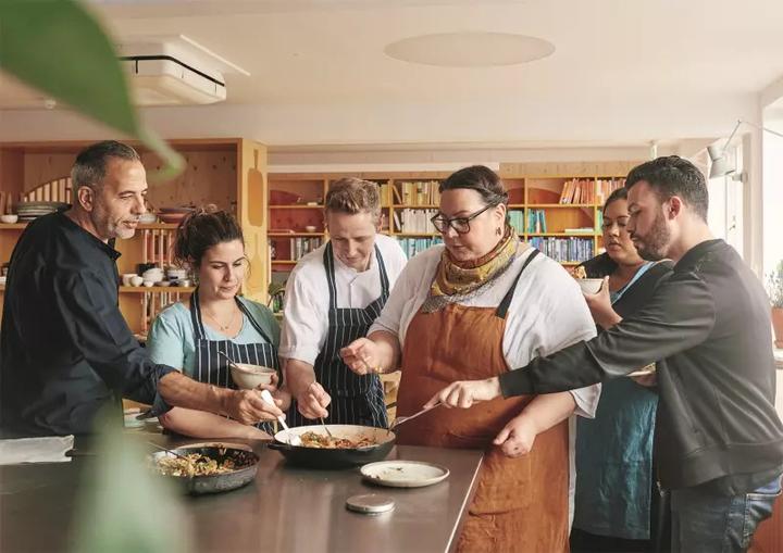 Produktbild Ottolenghi Test Kitchen – Extra good things (Deutsch, Noor Murad, Yotam Ottolenghi, 2022)