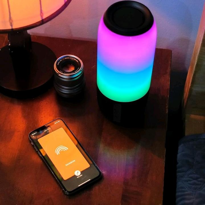 Image du produit V-TAC Haut-parleur Bluetooth 6W avec lumières LED, noir, slot USB et TF, DC : 5V (3 h, Fonctionnement sur piles)